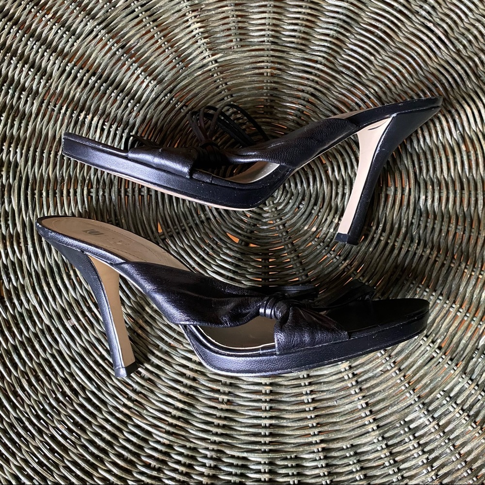 Black high heels 👠 9M 🛍🌺 Free in bundle! - Picture 3 of 10